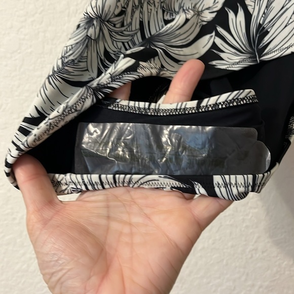 NWT OLD NAVY One Piece Black and White Square Neck Swimsuit Size XXL - Picture 11 of 16